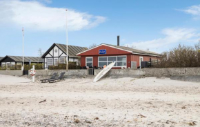 2 Bedroom Beach Front Home In Otterup